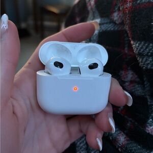 3rd Gen Apple AirPods